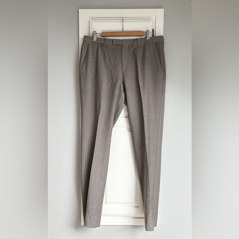 Hugo Boss || Wool Dress Pants in Grey